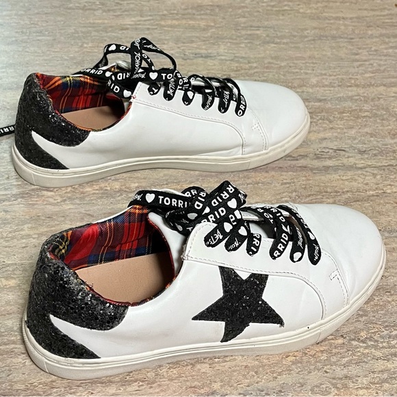 Torrid ♥️Betsey Johnson T Remy sneakers - Picture 4 of 16